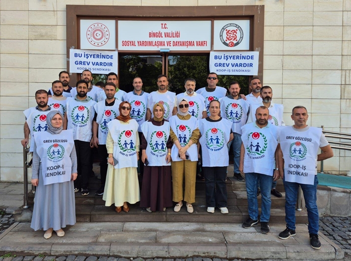 Bingöl'de Sosyal Yardımlaşma ve Dayanışma  Vakfı personeli grevde