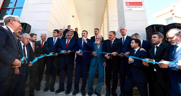 Genç Abdurrahim Özge Camisi ibadete açıldı
