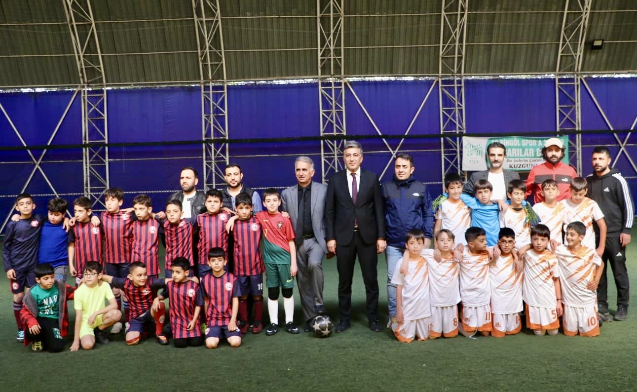 Bingölsporlu futbolculardan minik yıldızlara büyük sürpriz

