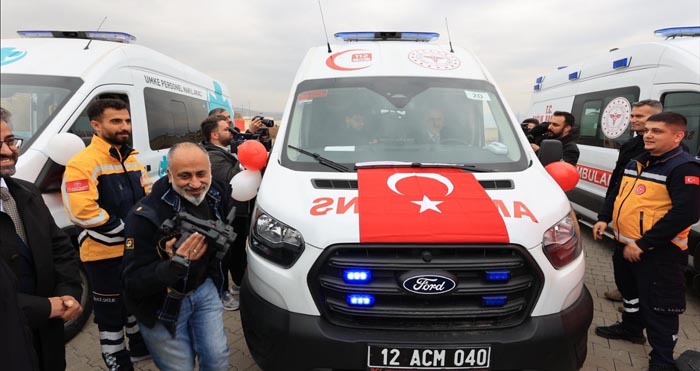 Bingöl'e tahsis edilen 5’i ambulans 7 araç törenle hizmete alındı