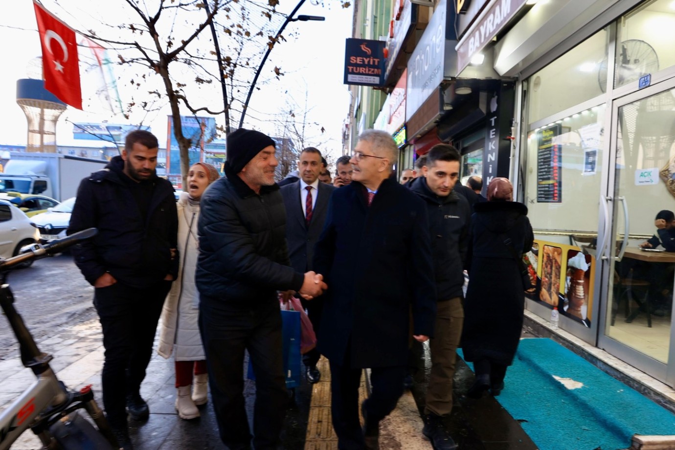 Vali Cahit Çelik’ten Genç Caddesi esnafına tanışma ziyareti