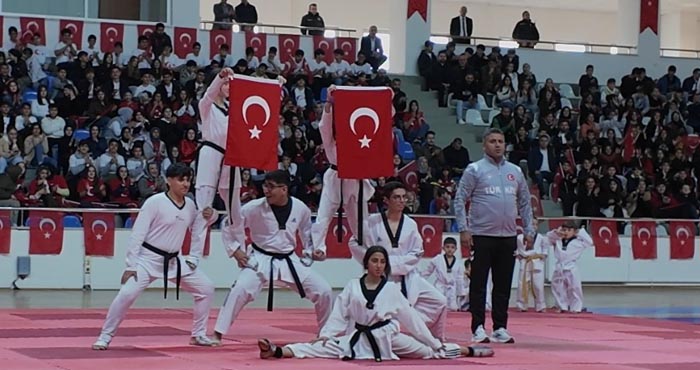 Bingöl’de Cumhuriyet’in 103’üncü yıl dönümü kutlandı