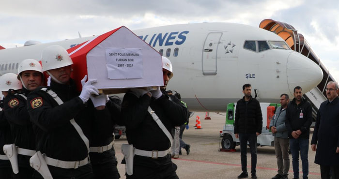 Şehit cenazesini taşıyan Bingöl uçağı Elazığ'a zorunlu iniş yaptı